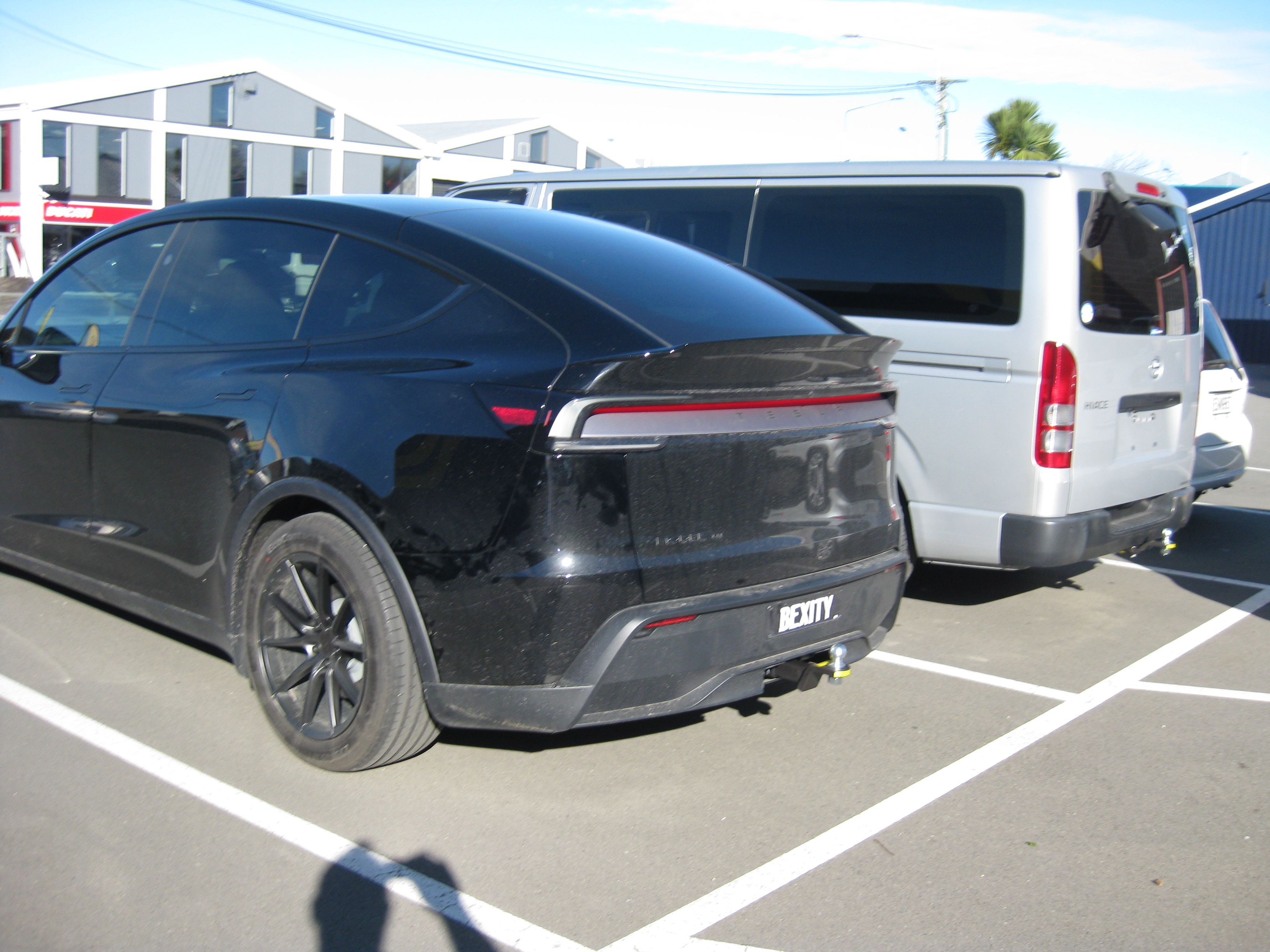 TESLA MODEL Y STATIONWAGON 2025-CURRENT